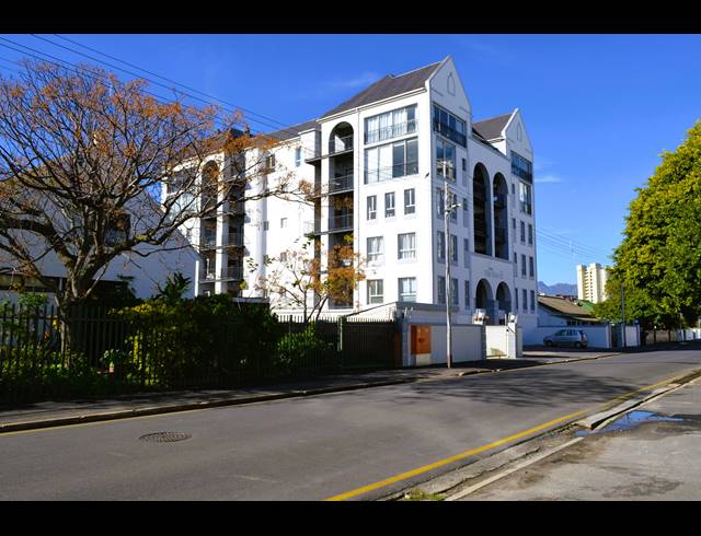 3,724M² BUILDING FOR SALE IN LOCHNERHOF